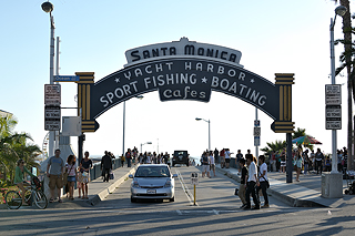 Eingang zum Pier in Santa Monica
