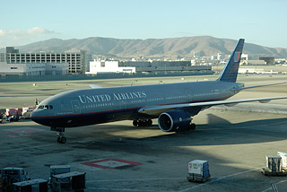 Boeing 777-200 von United Airlines in San Francisco
